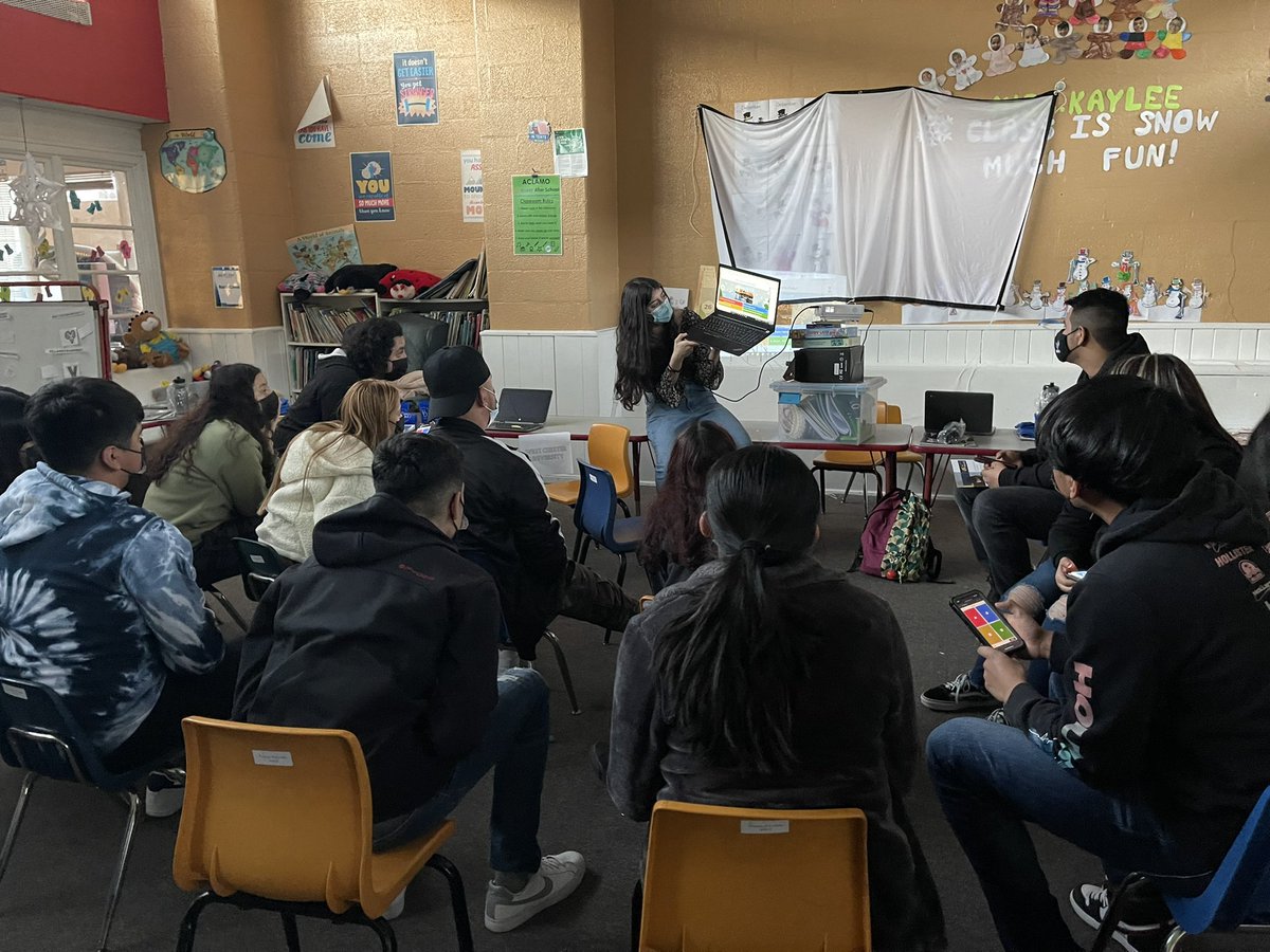 _ACLAMO_'s tweet photo. Our college fair was a success today! Thanks to everyone who helped, organized and attended the event! Our students (& their parents) were so excited to talk to all of the admissions counselors! We are ACLAMO ๐๐งก! #aclamoyouthprogram https://t.co/0NPYgEXBLk