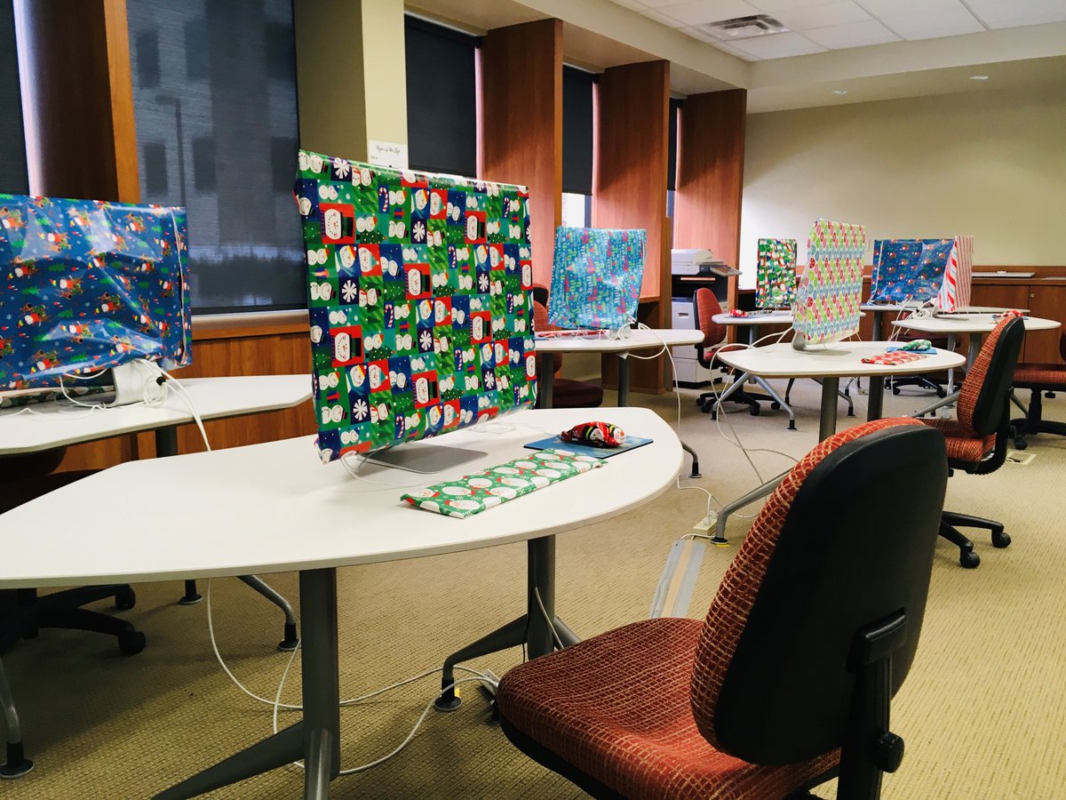 HoughtonUniv's tweet photo. Making campus merry and bright - the elves were very busy last night! 🎄 🎁 
#HoHoHoughton
#FEARLESS #GoHighlanders https://t.co/J77LVOmeLY