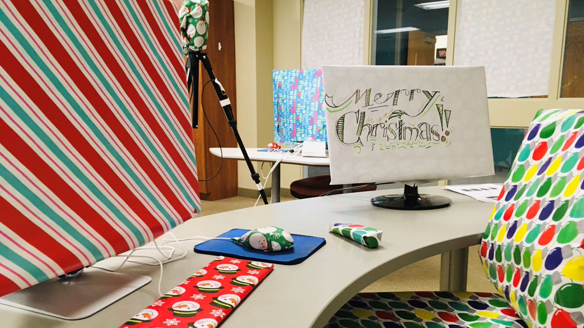 HoughtonUniv's tweet photo. Making campus merry and bright - the elves were very busy last night! 🎄 🎁 
#HoHoHoughton
#FEARLESS #GoHighlanders https://t.co/J77LVOmeLY