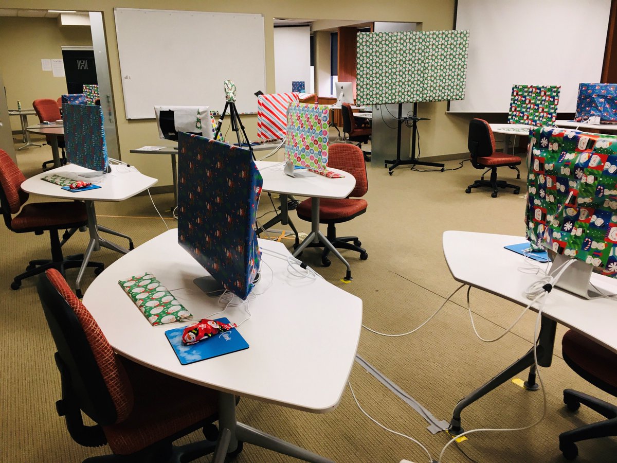 HoughtonUniv's tweet photo. Making campus merry and bright - the elves were very busy last night! 🎄 🎁 
#HoHoHoughton
#FEARLESS #GoHighlanders https://t.co/J77LVOmeLY