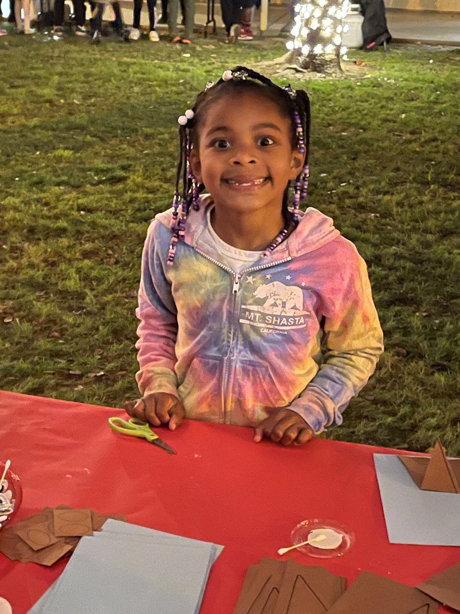 Chapmancats's tweet photo. We had a great night last night! Cookies and Crafts with Santa was so fun. Thanks to everyone that came and to all of those that made this event possible. #itsagreatdaytobeacat #chapmanproud https://t.co/n64s59eRif