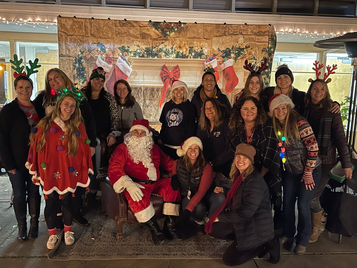 Chapmancats's tweet photo. We had a great night last night! Cookies and Crafts with Santa was so fun. Thanks to everyone that came and to all of those that made this event possible. #itsagreatdaytobeacat #chapmanproud https://t.co/n64s59eRif