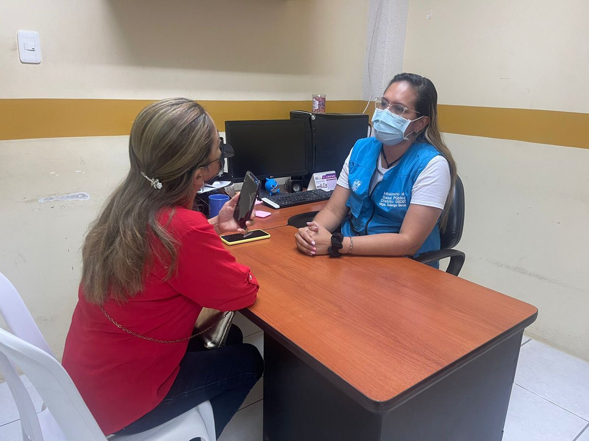 SaludImbabura's tweet photo. Atacames | Solange Bernal, Directora  del #Distrito08D03 informa a la comunidad de los cantones Muisne y Atacames que el personal de salud se activa en la campaña Vacunatón con la finalidad de inmunizar el sábado 11 y domingo 12 de diciembre en todos los centros de salud https://t.co/zvdfOPuci8