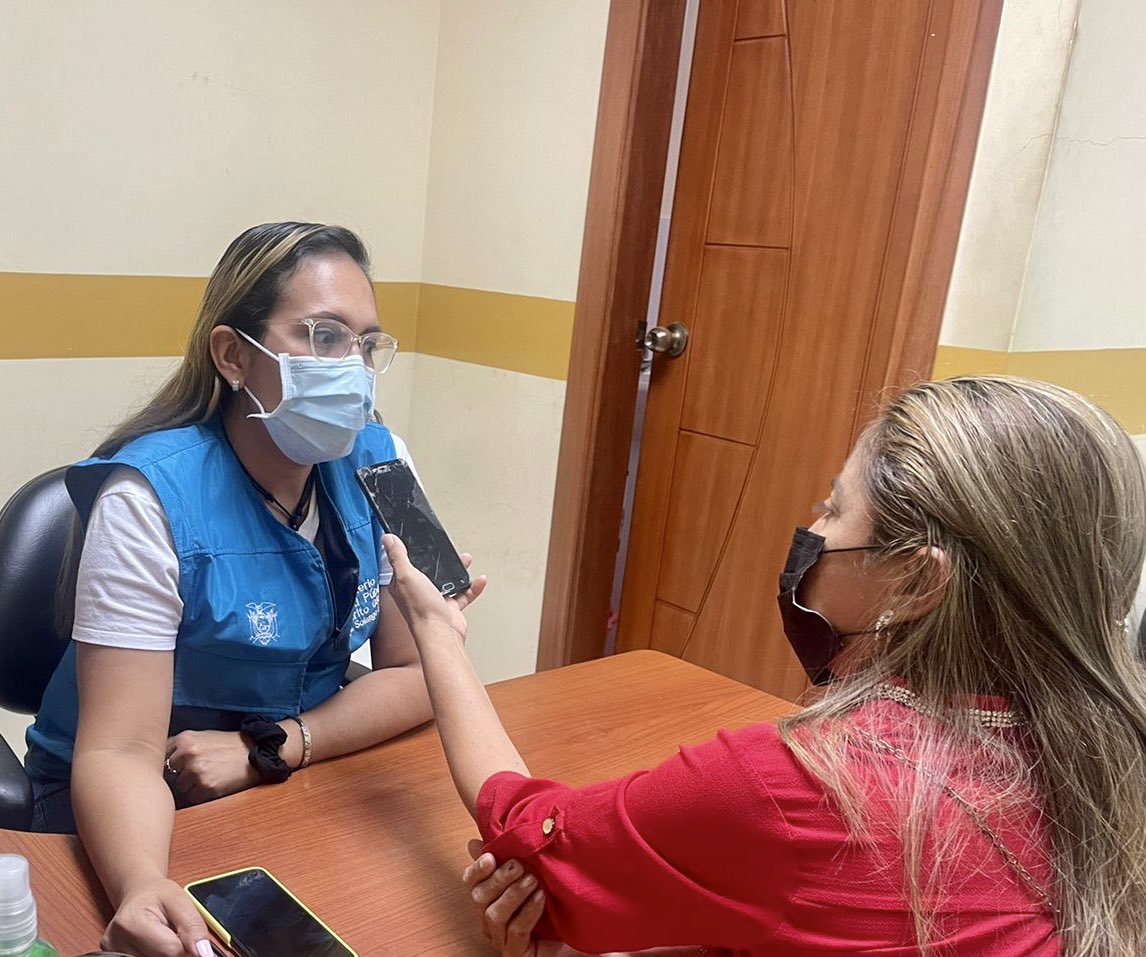 SaludImbabura's tweet photo. Atacames | Solange Bernal, Directora  del #Distrito08D03 informa a la comunidad de los cantones Muisne y Atacames que el personal de salud se activa en la campaña Vacunatón con la finalidad de inmunizar el sábado 11 y domingo 12 de diciembre en todos los centros de salud https://t.co/zvdfOPuci8