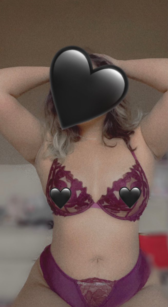 Lilaelacee12's tweet photo. Red or purple? 
#nsfw #nsfwtwt https://t.co/jr1AJMzbcA
