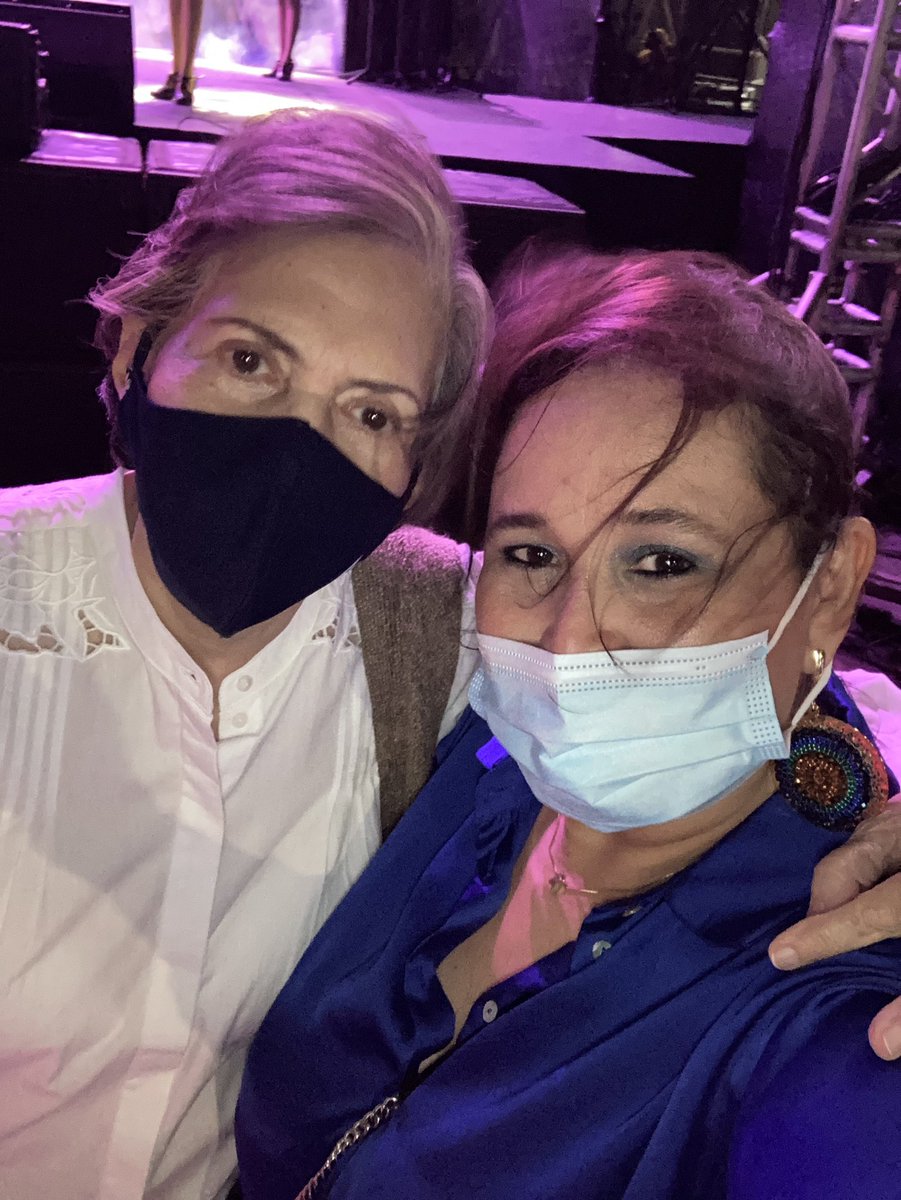 Lahijadelpes23's tweet photo. Con nuestra Presidenta @SaycoOficial  la Maestra @RitaFernandezP  en el Homenaje que nuestra sociedad le rinde a la Maestra #EstherForero #Malecon https://t.co/j3Qi09AT8J
