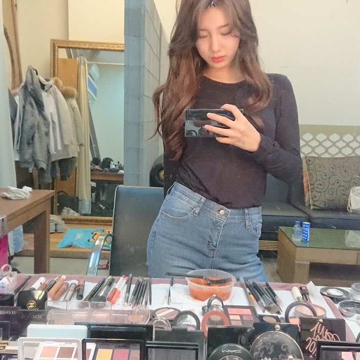 veenacraft's tweet photo. Por andar dándome mis típicas manitas de cat, se me hizo tardísimo y casi llego solo a barrer el #𝑆tarlights𝟹𝑟𝑑CB but idc ya que al ser la gf oficial miembro vip ♡ a las bonitas como yo, mis reyes les bailan en bs #𝔸llℕighw𝚂tarlights (^◡^ ) los amo mil millones, 🐒🗯. https://t.co/k5FhBl7Eiq