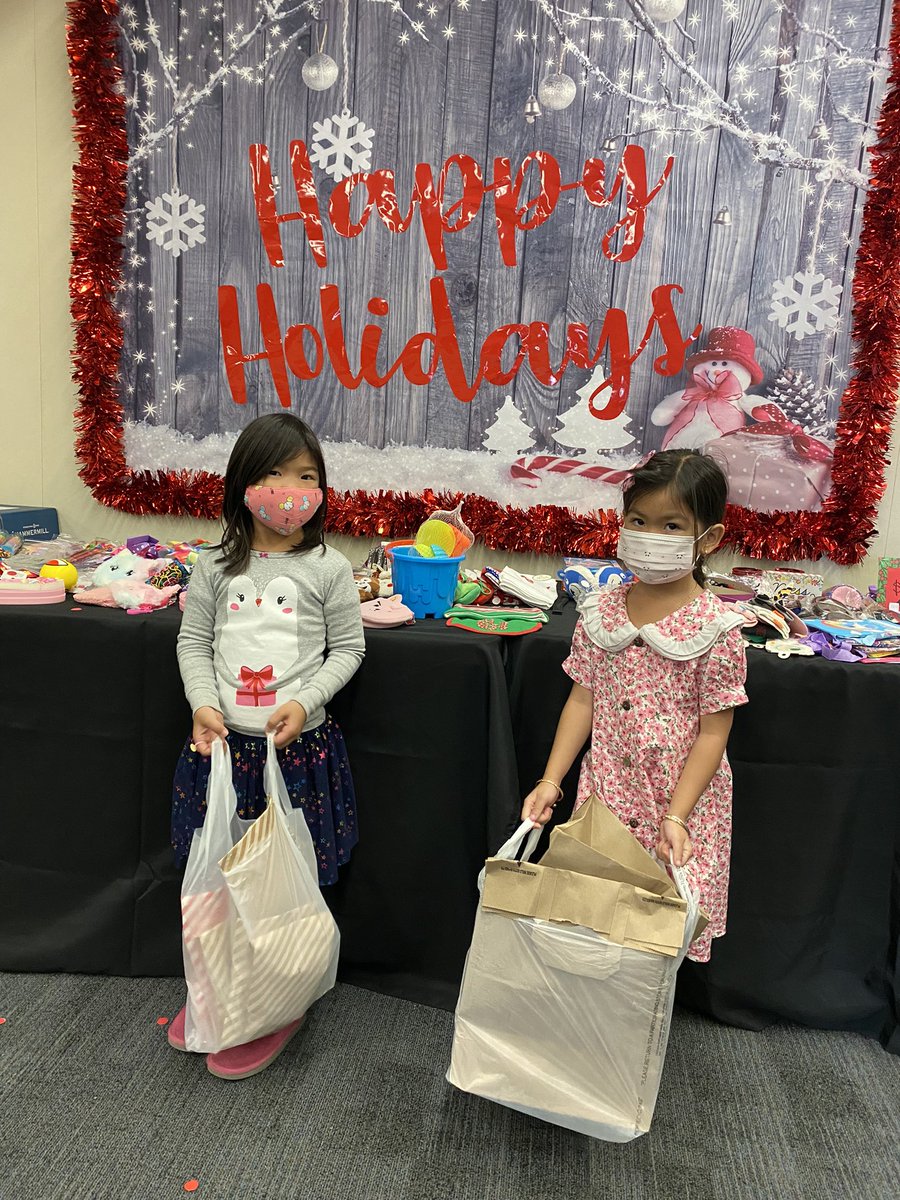 OkaWolfpack's tweet photo. Our Holiday Gift Shop was a huge success. The kids were beyond excited to shop for their family and friends. A huge THANK YOU goes out to our amazing parent volunteers for putting this together. #okawolfpack ♥️🎁 https://t.co/sLyRaonJlR