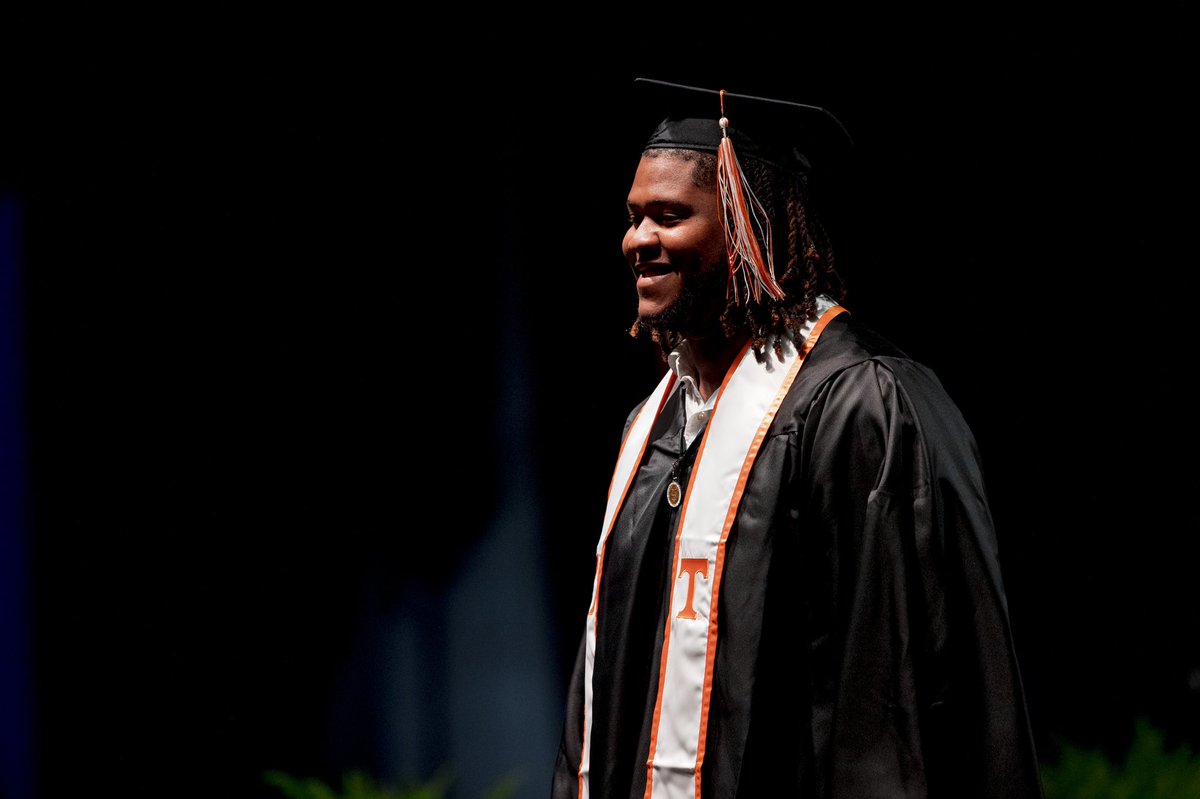 Krojhncalbert's tweet photo. And that’s on doing it for my family and my loved ones who aren’t with me anymore. I want to thank God 1st &amp; the many who have impacted my life to get me to this point! I am forever grateful 🧡🧡 #graduate https://t.co/ciWDPfP26N