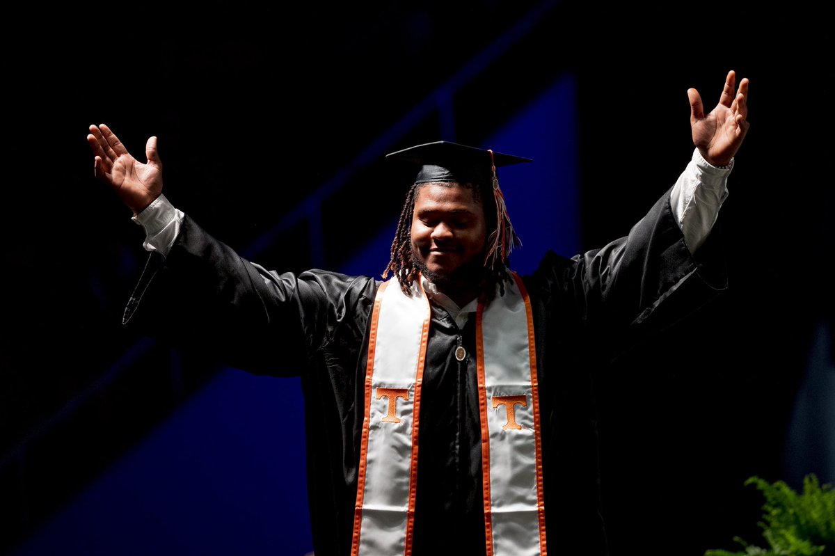 Krojhncalbert's tweet photo. And that’s on doing it for my family and my loved ones who aren’t with me anymore. I want to thank God 1st &amp; the many who have impacted my life to get me to this point! I am forever grateful 🧡🧡 #graduate https://t.co/ciWDPfP26N