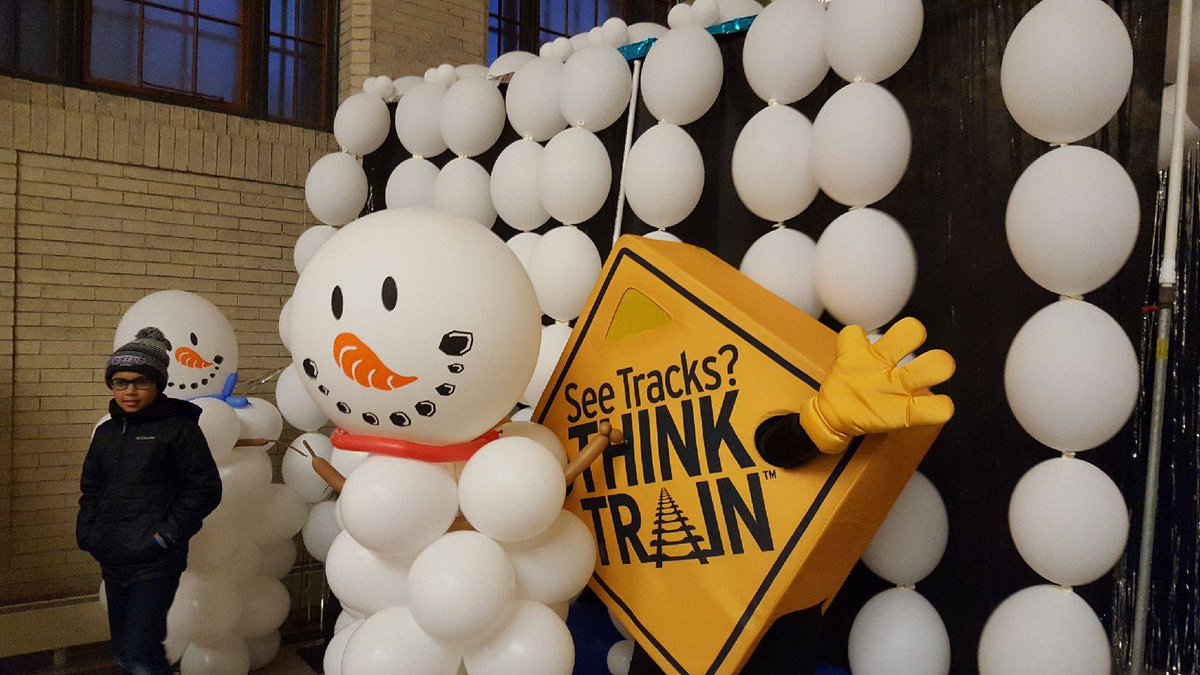 MinnesotaOL's tweet photo. #WhereIsST3 #Throwback to an event filled with lots of festive fun encouraging people to make safe decisions around #tracks and #trains
#snowman
#MNOffTheRails
#Letitsnow https://t.co/SqNJBWH1iv