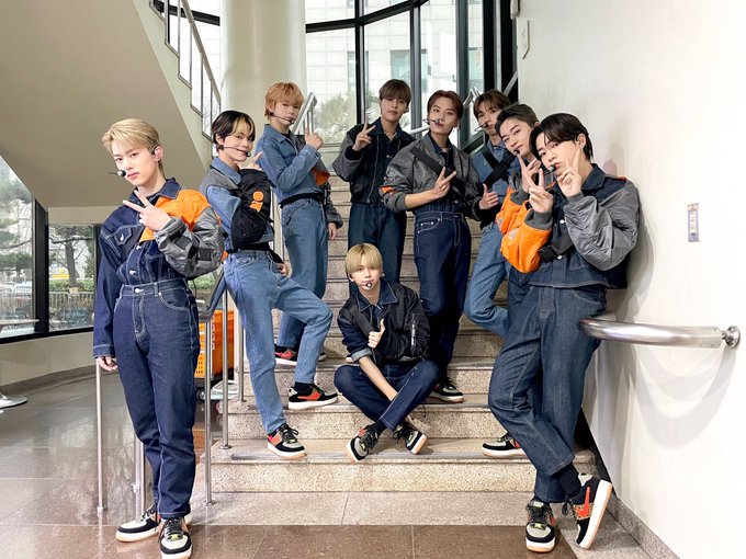 Noa_France's tweet photo. [TWITTER] 10/12/2021

On a attrapé le cœur des Edelweiss avec le style denim.
Maintenant, le tag est Edelweiss !! Merci pour votre soutien aujourd'hui 💙

#T1419 #티일사일구 #무궁화꽃이피었습니다 #NOA #노아 #ON #KEVIN #KIO #KAIRI #SIAN #ZERO #LEO #GUNWOO 
_____
1/2 https://t.co/KU0hNmTBD7