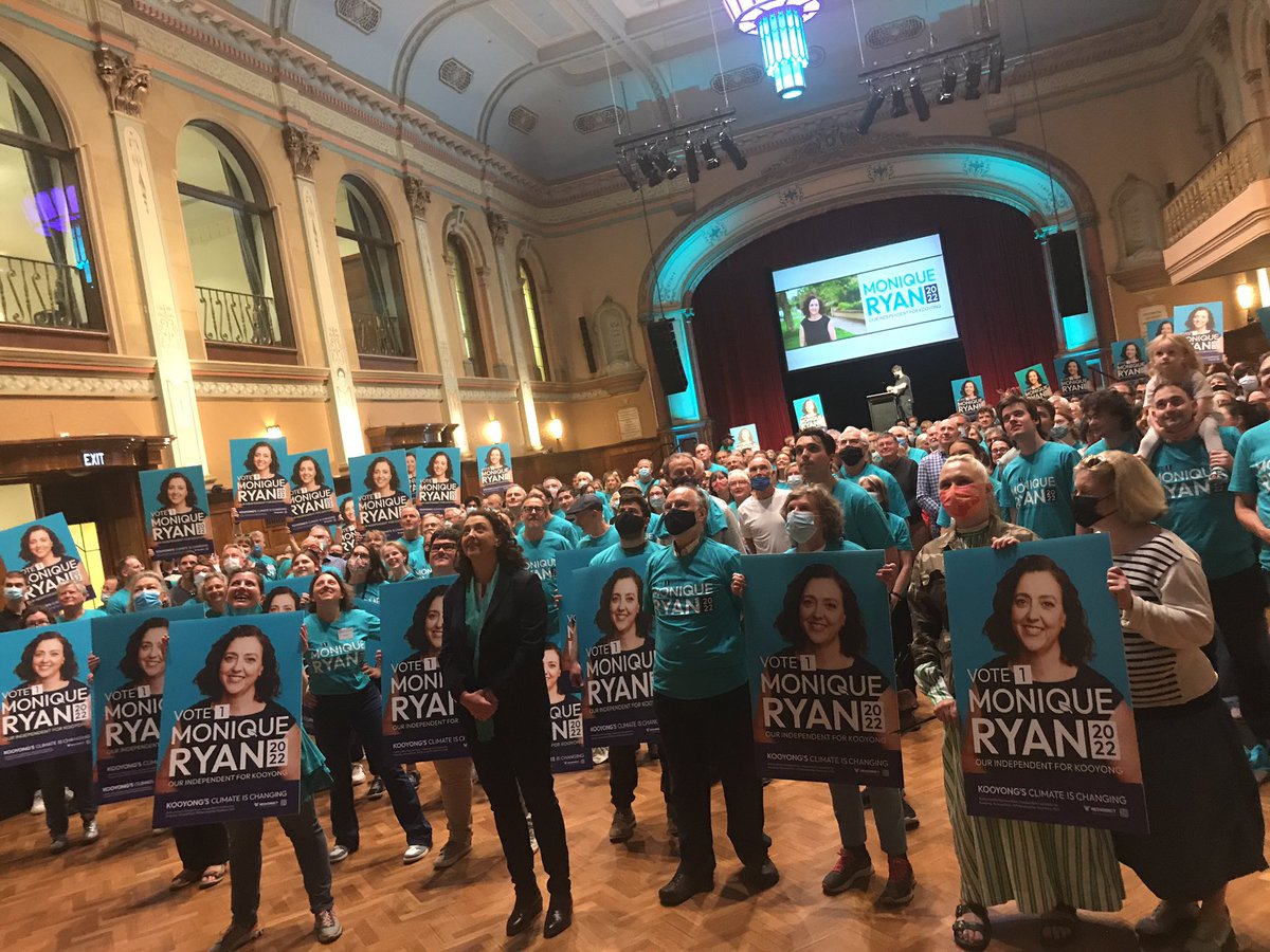 KooyongVotes's tweet photo. “Democracy” Group pic. https://t.co/zYvC5ja35S
