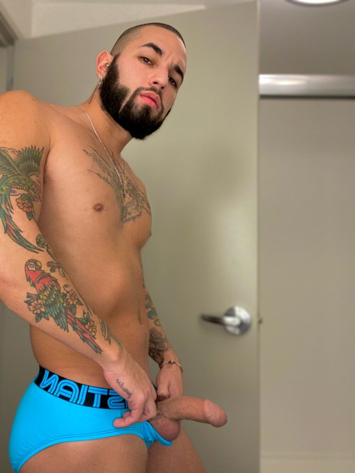 Play with my foreskin 😌 https://t.co/smqvEsDK5U