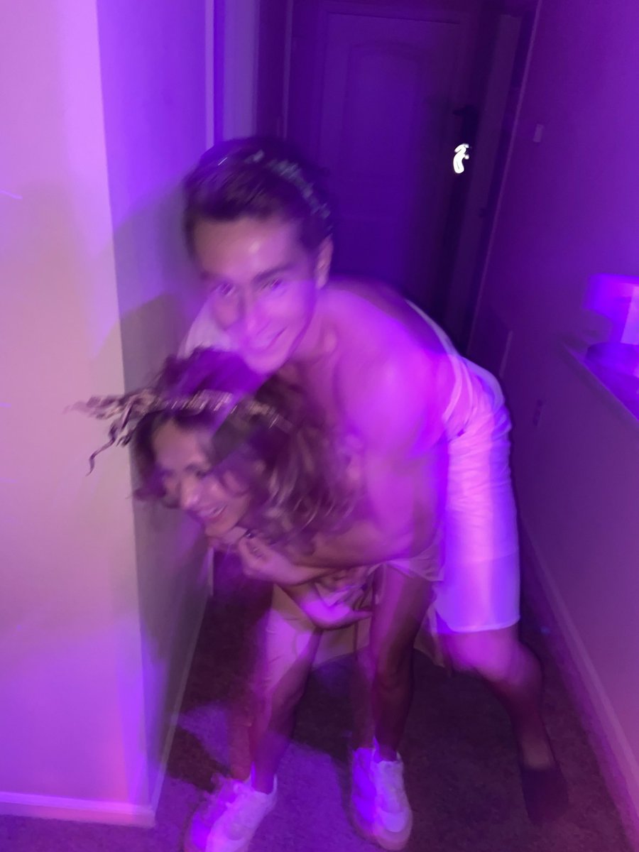 turntberg's tweet photo. halloween pics r my fav https://t.co/CutAGhiuRQ