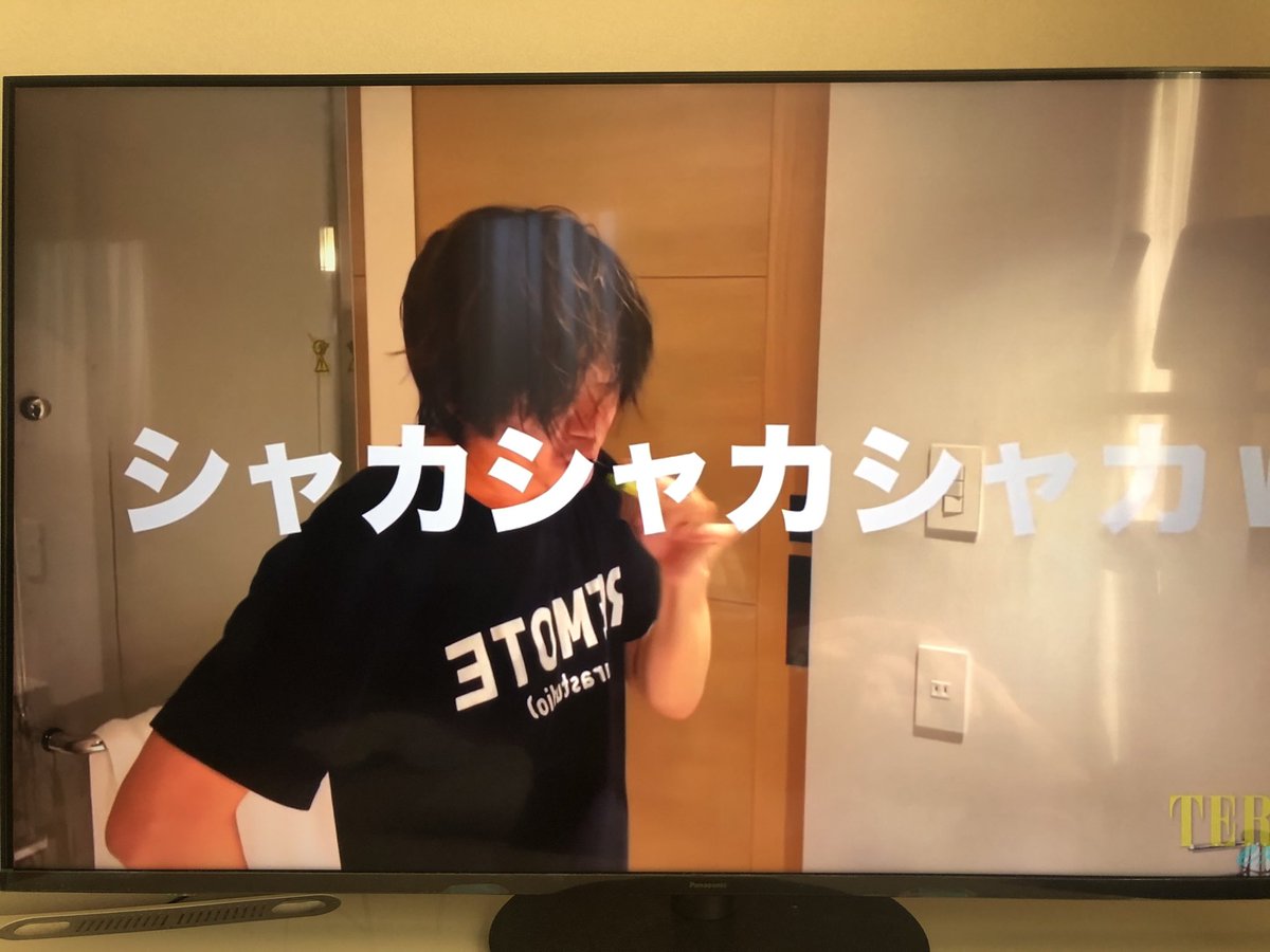 GYTB15's tweet photo. TERU ME Extra #80 再度観ました♥
これテレビでも観られることを今日知り、大画面で堪能しました!!
でも、何度聴いてもTERUさんeighteenって言ってるように聴こえるのは私だけ？
続編も楽しみ...♪*ﾟ
こんなルーティン動画のYTさん版があったらいいなぁ♥️絶対ないと思うけど…
#TERUMEEXTRA
#GLAY https://t.co/pKNmRq74Ce