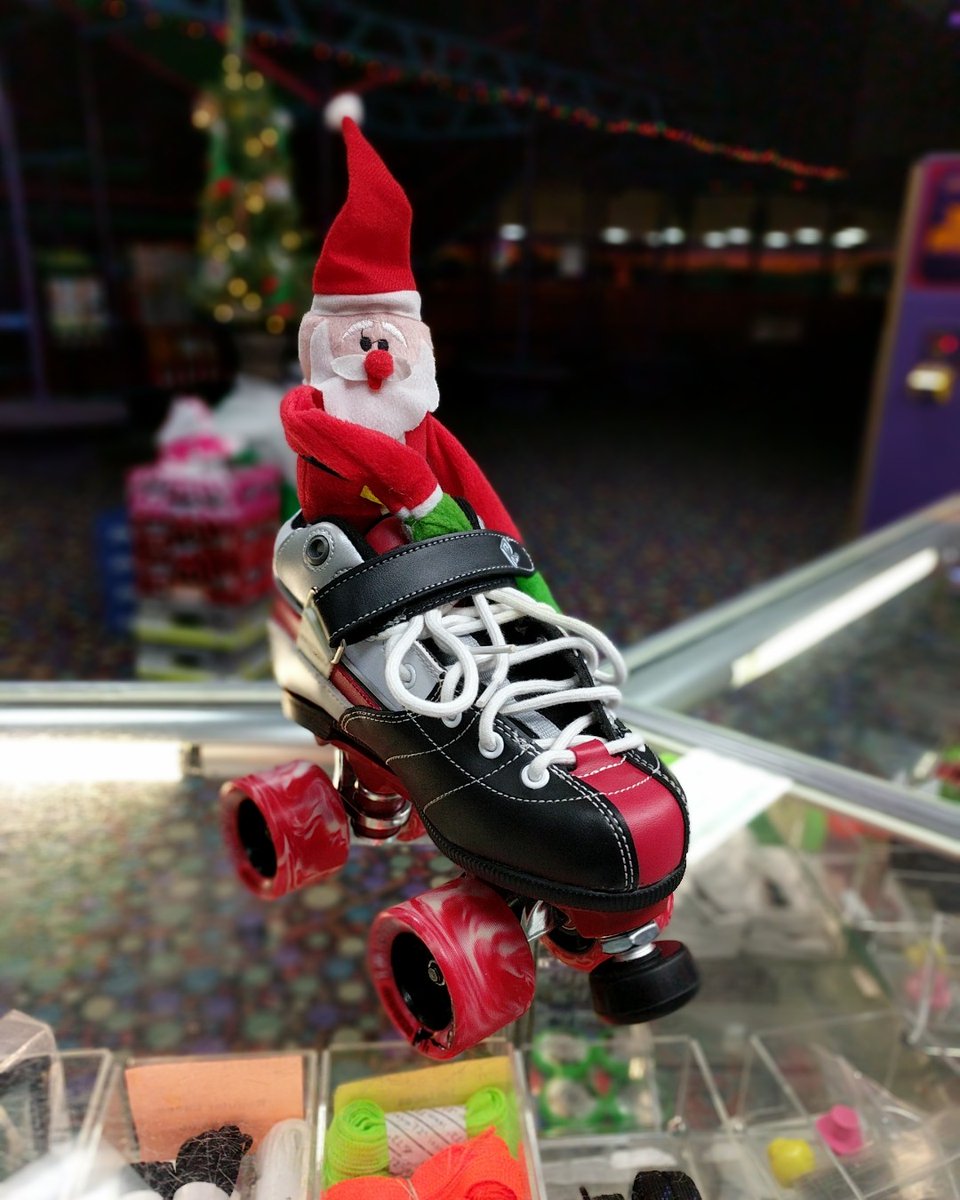 Interskate_91's tweet photo. Holidays are better on wheels! Ho Ho Ho.
#rollerskating #FunYouCanFeel #whereAMAZINGhappens #HappyHolidays https://t.co/1g5dXf86B2