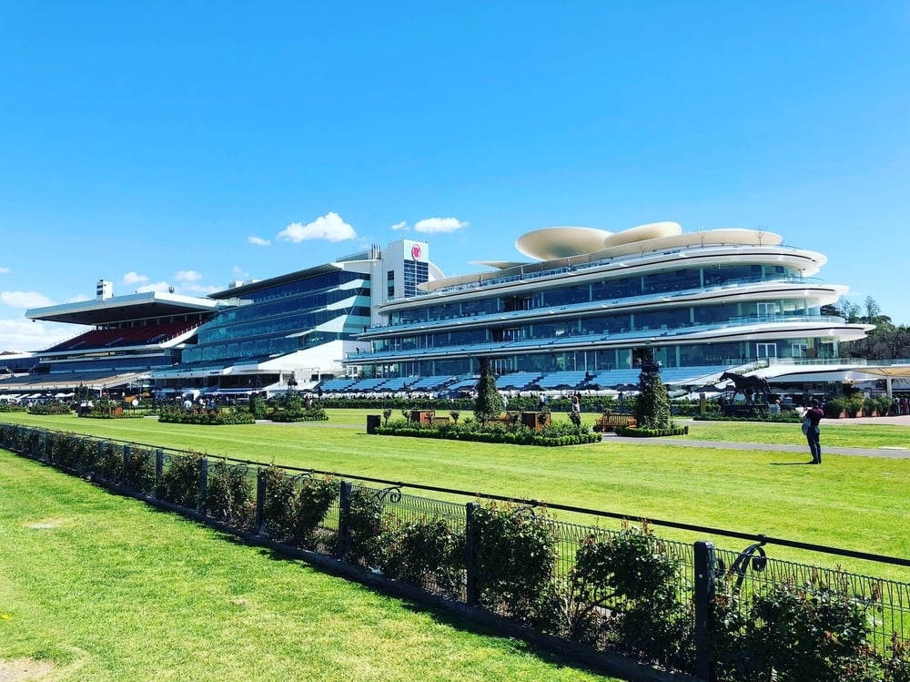 FriendsofMrEd's tweet photo. Fabulous Flemington comes alive for VRC Legends Race Day honouring the feats of both our equine athletes and their human counterparts. There's a mix of sprint and distance racing on the card, including the Listed Kensington Stakes over 1000m.

Credit: Austadiums https://t.co/QS1a3NMVwy