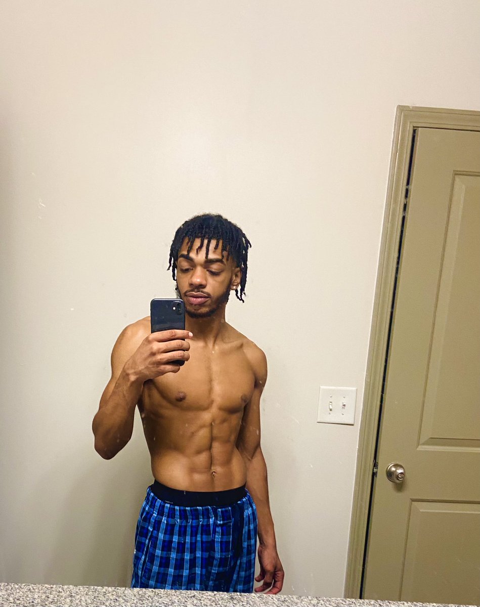 tjizzlemynizzl3's tweet photo. slim 🤸🏾‍♂️ https://t.co/zdCgwcub4S