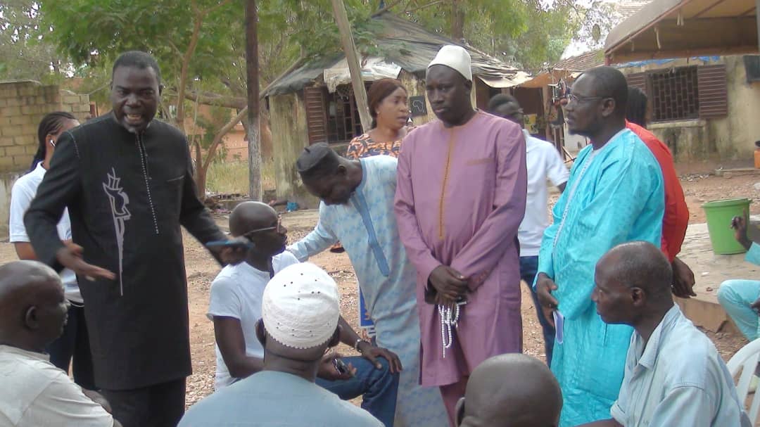 GSaBopp's tweet photo. Au cœur du #village_artisanal_de_Thiès, la Grande coalition GUEUM SA BOPP en visite sur les lieux. 
#Liguéye_Sa_Gokh✊
#Déloosi_Yaakaar✊
@dakaractu @7tvOfficielle @seyelatyr @leralpointnet 
@Bouganegueye @seneweb @Kebetubot @ https://t.co/Qq9wQbzEil