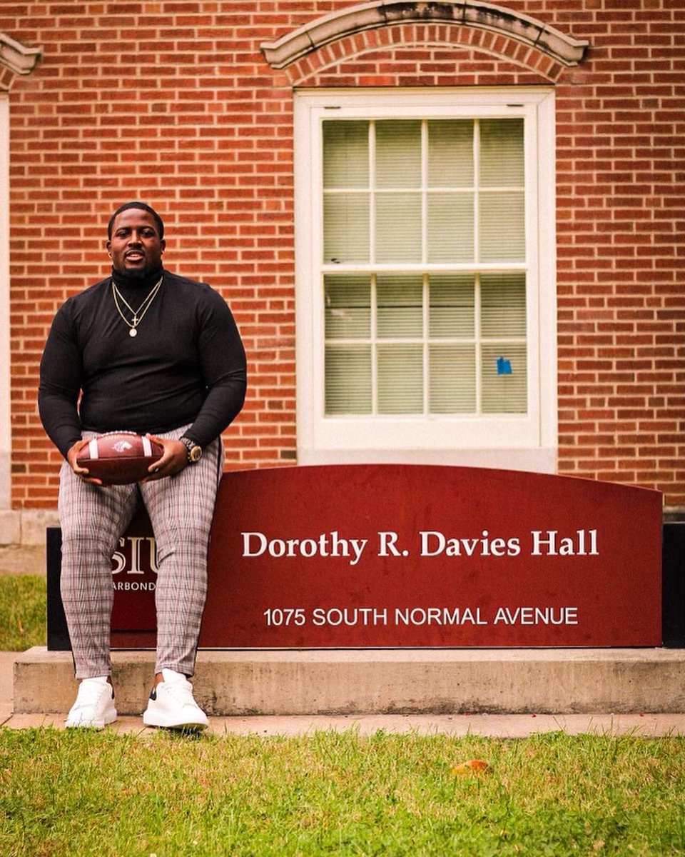 Zaytoven59's tweet photo. Breaking generational curses! ✨It took a lot of support along the way but ya boy getting that Masters Degree! Yeah Masters🤩Never thought I would be in this position but I’m so grateful! I know my Angels guiding me every step of the way❤️🕊 https://t.co/863B0oTAoV
