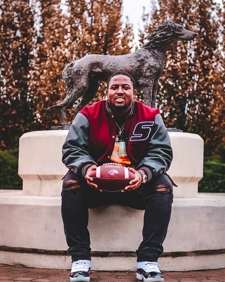 Zaytoven59's tweet photo. Breaking generational curses! ✨It took a lot of support along the way but ya boy getting that Masters Degree! Yeah Masters🤩Never thought I would be in this position but I’m so grateful! I know my Angels guiding me every step of the way❤️🕊 https://t.co/863B0oTAoV