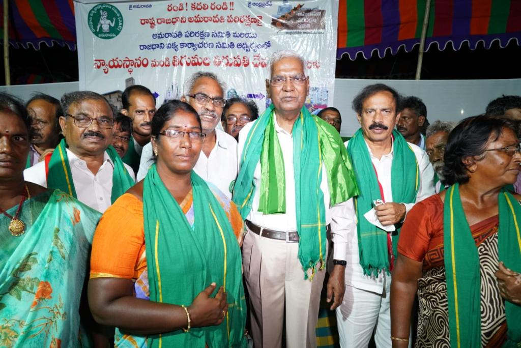 Saisudh71598421's tweet photo. రైతుల మహాపాదయాత్ర #DAY40
⚡️ఒకే రాష్ట్రం-ఒకే రాజధాని-అమరావతి⚡️
సిపిఐ జాతీయ కార్యదర్శి, మాజీ పార్లమెంట్ సభ్యులు డి.రాజా గారికి అమరావతి మహిళలు అభివాదాలు అభినందనలు తెలియచేసారు
#AmaravatiFarmersMarch
#BuildAmaravati 
@umasudhir
@Paul_Oommen
@dhanyarajendran
@ASharadhaa_TNIE
@nistula https://t.co/TRxwElIomJ
