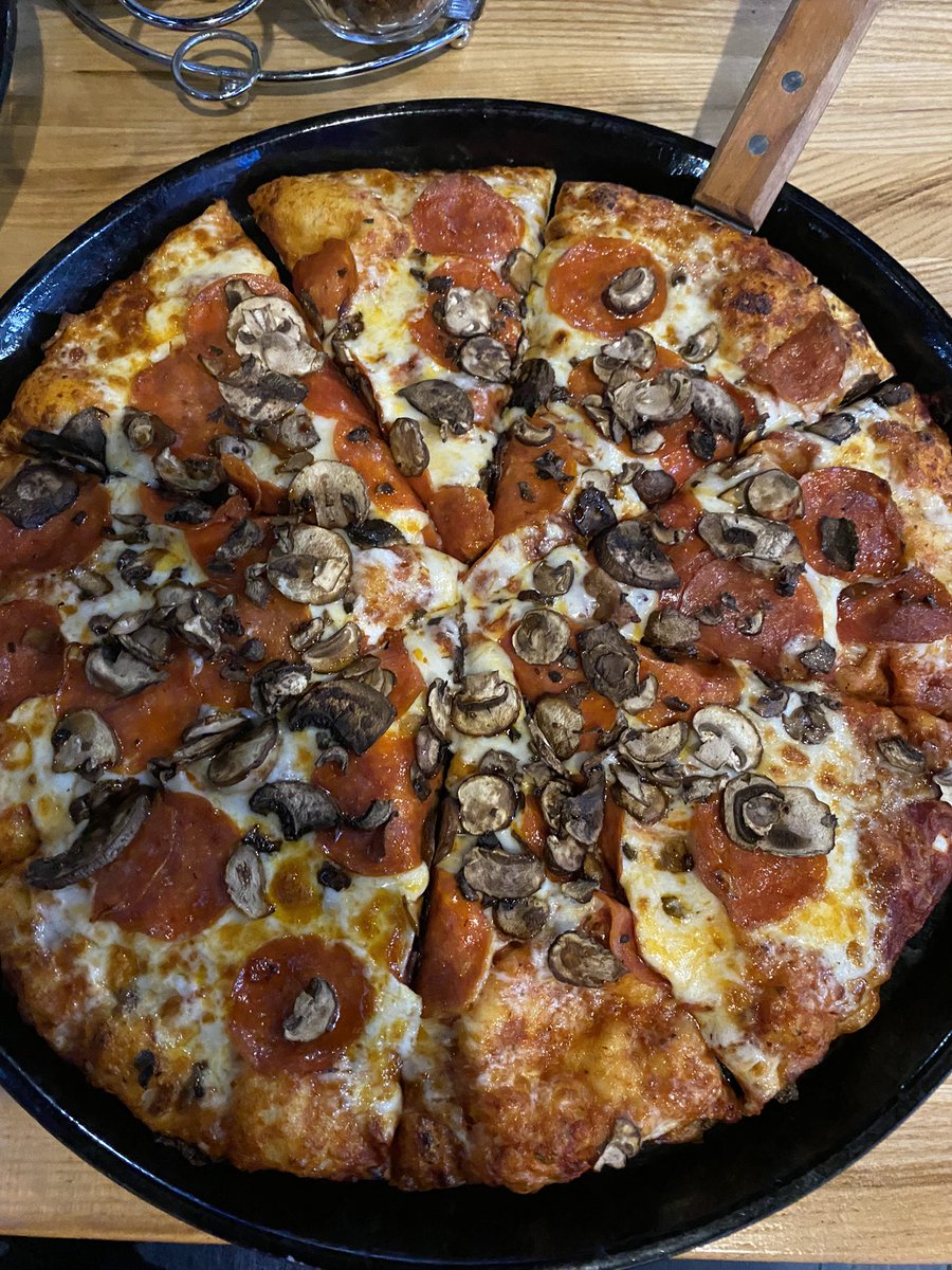 k_fig_'s tweet photo. 2nd food stop in San Diego! #fatkidlife https://t.co/D9j2E6kvFX