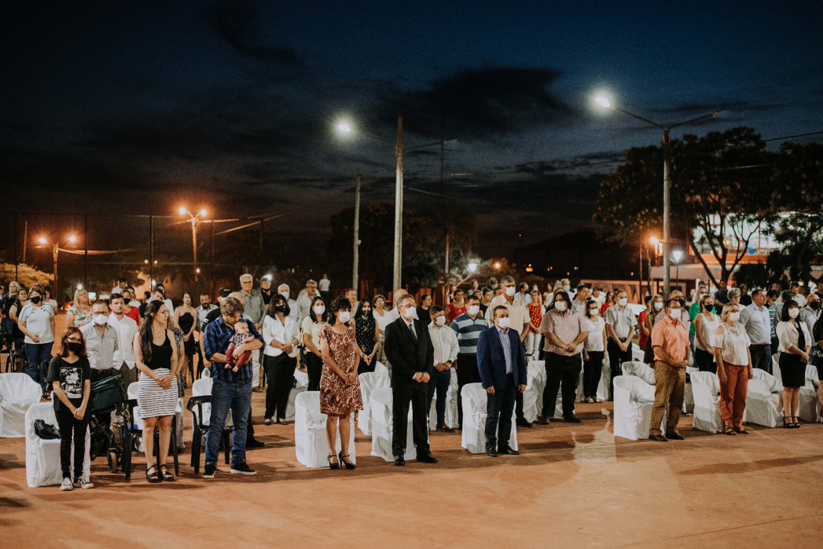 El gobernador <a href="/herrerayflia/">Oscar Herrera Ahuad</a> acompañó el acto oficial por el cual Andrés Cuper asumió como nuevo intendente de #Wanda. Durante la ceremonia se realizó un homenaje al fallecido Felipe Jeleñ por su trabajo al frente de la comuna.