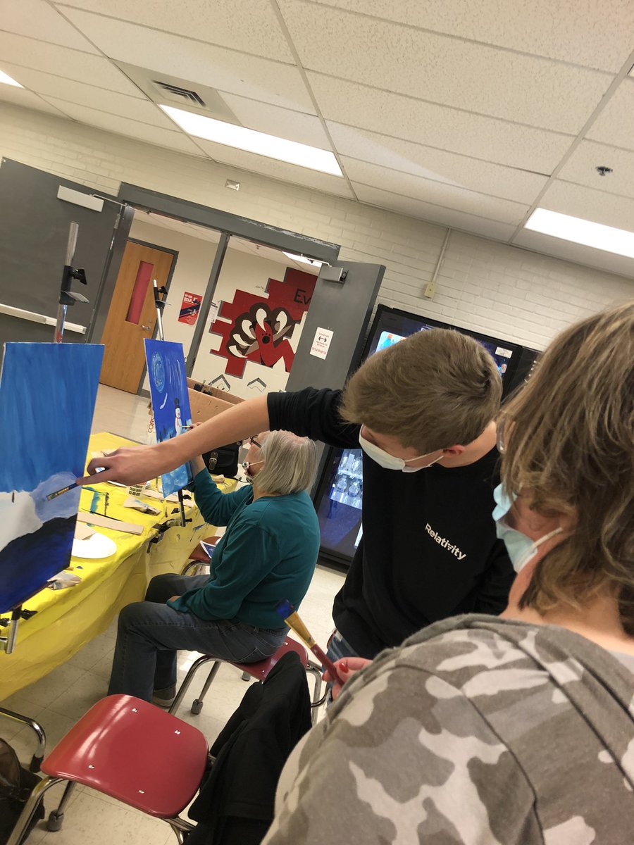 pcscubacats's tweet photo. Ethan demonstrating his art skills to a patron last night! https://t.co/i09GNJuBvu