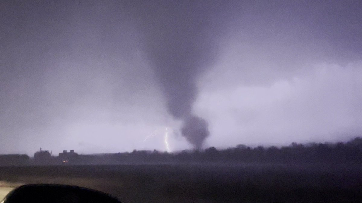 foxweather's tweet photo. First picture of confirmed tornado along Highway 1 south of Jonesboro, AR. #ARwx 

Courtesy: SevereStudios / Jordan Hall

Live Updates from #FOXWeather: https://t.co/QY6x2pgN8J https://t.co/0scawsrrlY