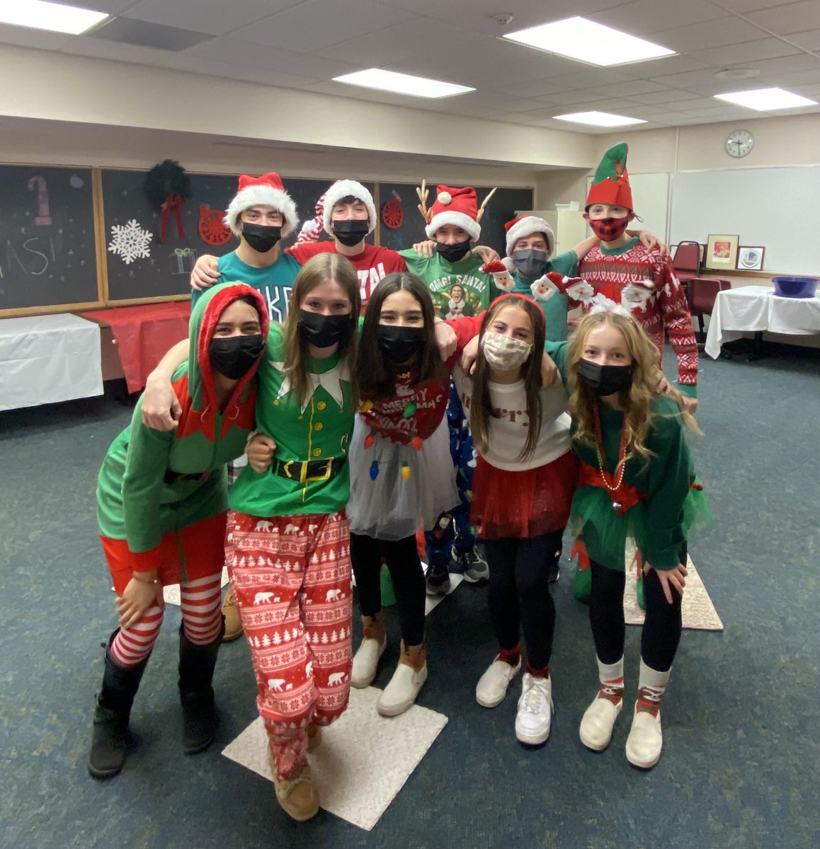 stmschoolatown's tweet photo. #STMspirit The STM Christmas spirit was on full display as our 8th graders held our annual Santa’s Workshop for our Kindergarten and Pre-K students. They had a fun, festive day and made memories that will last a lifetime! #STMfamily #ChristmasSpirit #theSTMdifference ❤️🖤🎄🎅🏻🤶🏻 https://t.co/5gEypidvGm