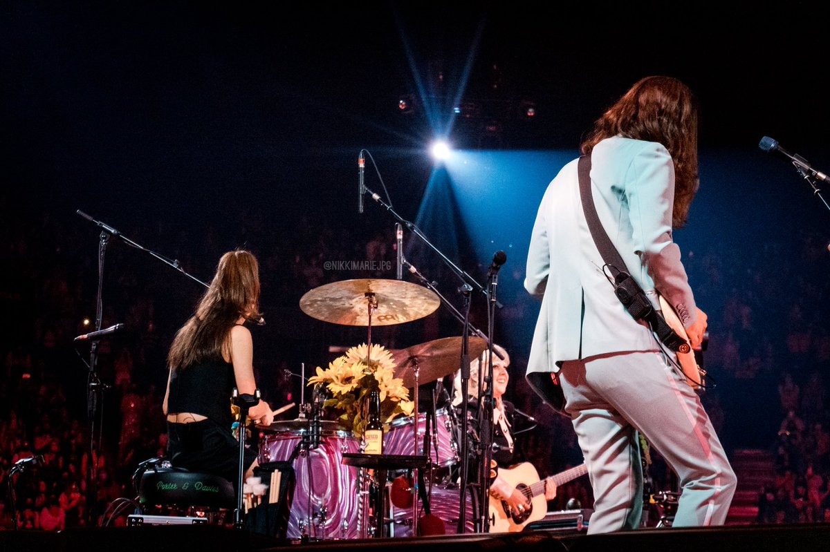 nikkimarieJPG's tweet photo. Mitch &amp; Sarah || November 2021|| Night 2
#HLOT #LoveOnTour #HLOTLA #LoveOnTourLA #LOTLA #HSLOTInglewood #HSLOT #LoveOnTourLosAngeles #HSLOTLA  

📸@nikkimarieJPG
 @Harry_Styles @HSHQ 
 (Credit if reposted) https://t.co/9kgf1Budod