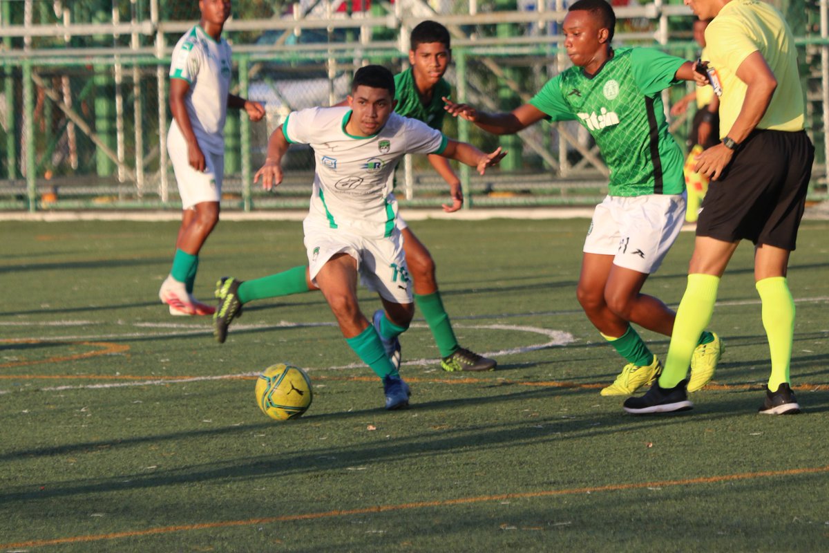 Academia_CDE's tweet photo. 📸📸📸📸💚
Postales de nuestro partido de esta tarde ante Alianza FC en otra jornada de la Liga Distritorial de Panamá U'16. 💚💚

¡Seguimos trabajando muchachos! 

#AcademiaCDE https://t.co/W8WSQi7jmk