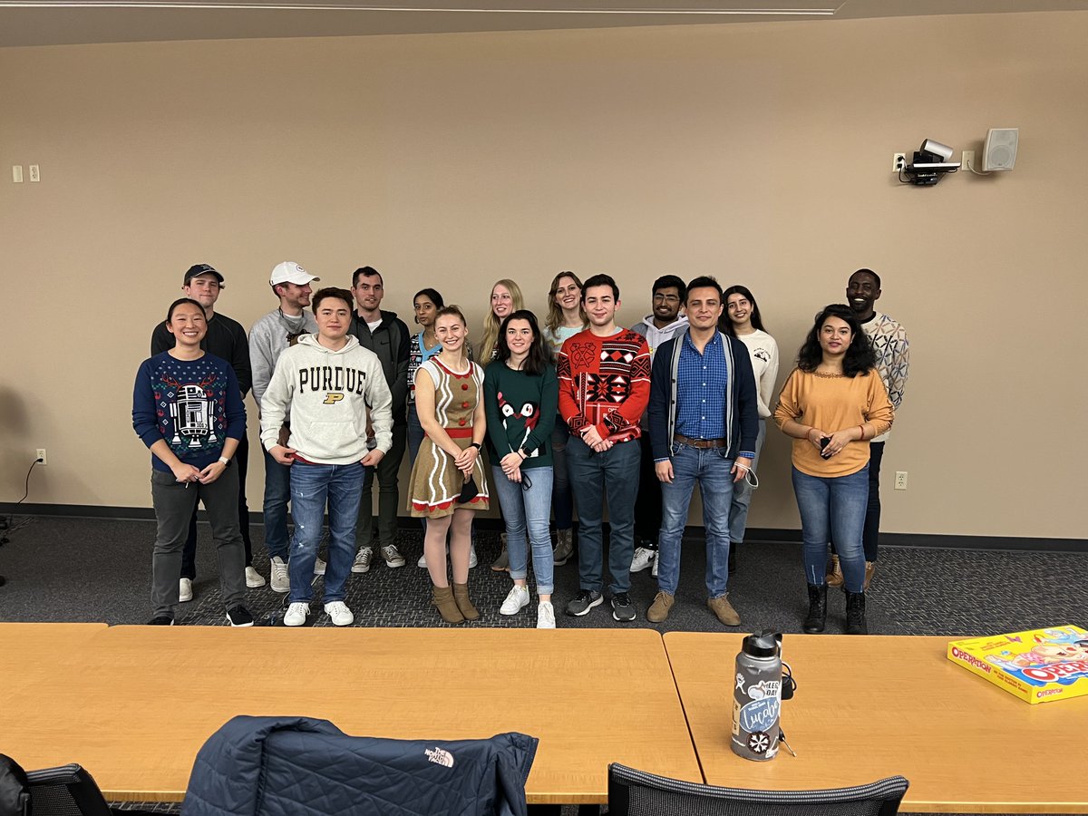Chan_MRI_Lab's tweet image. Scenes from the Brubaker-Green-Chan Holiday Party. Thank you to @_DougBrubaker @leopoldgreen and @DevaDChan for a great semester and a great time today! On to more experiments, learning, and good times in 2022!