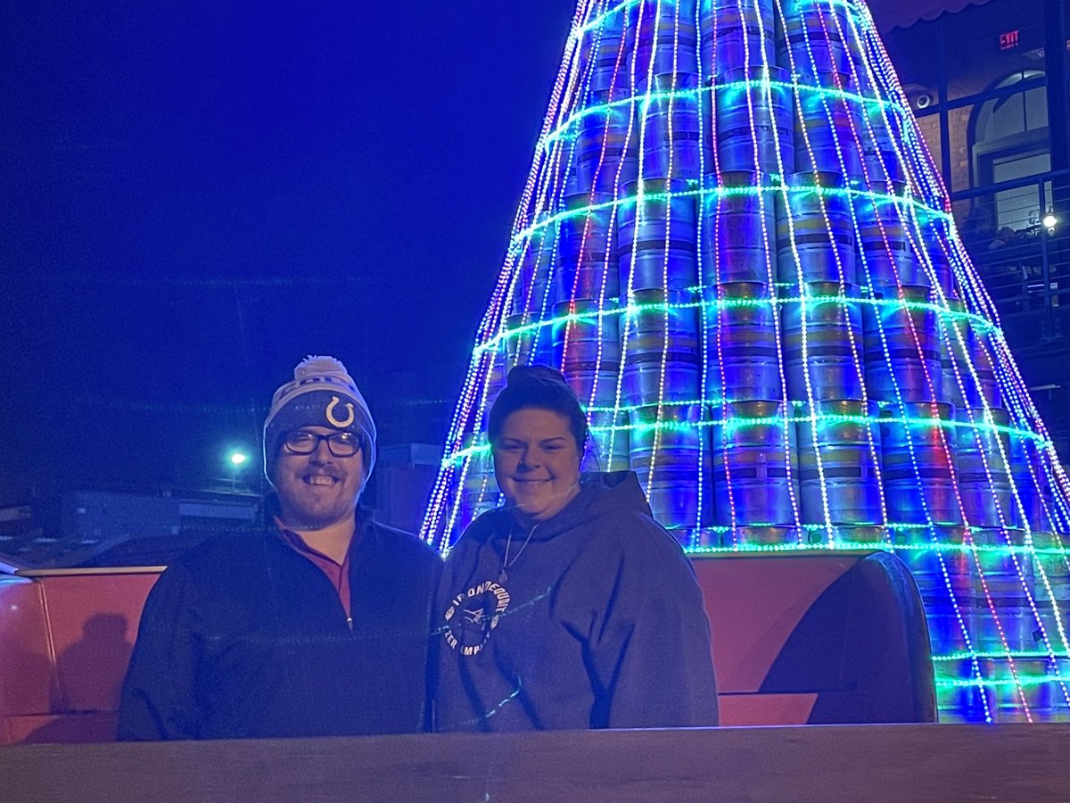 jatkins93's tweet photo. Awesome Friday night! @GeneseeBrewery @annie_griswold #ROC #KegTree https://t.co/ozA3KH3r2I