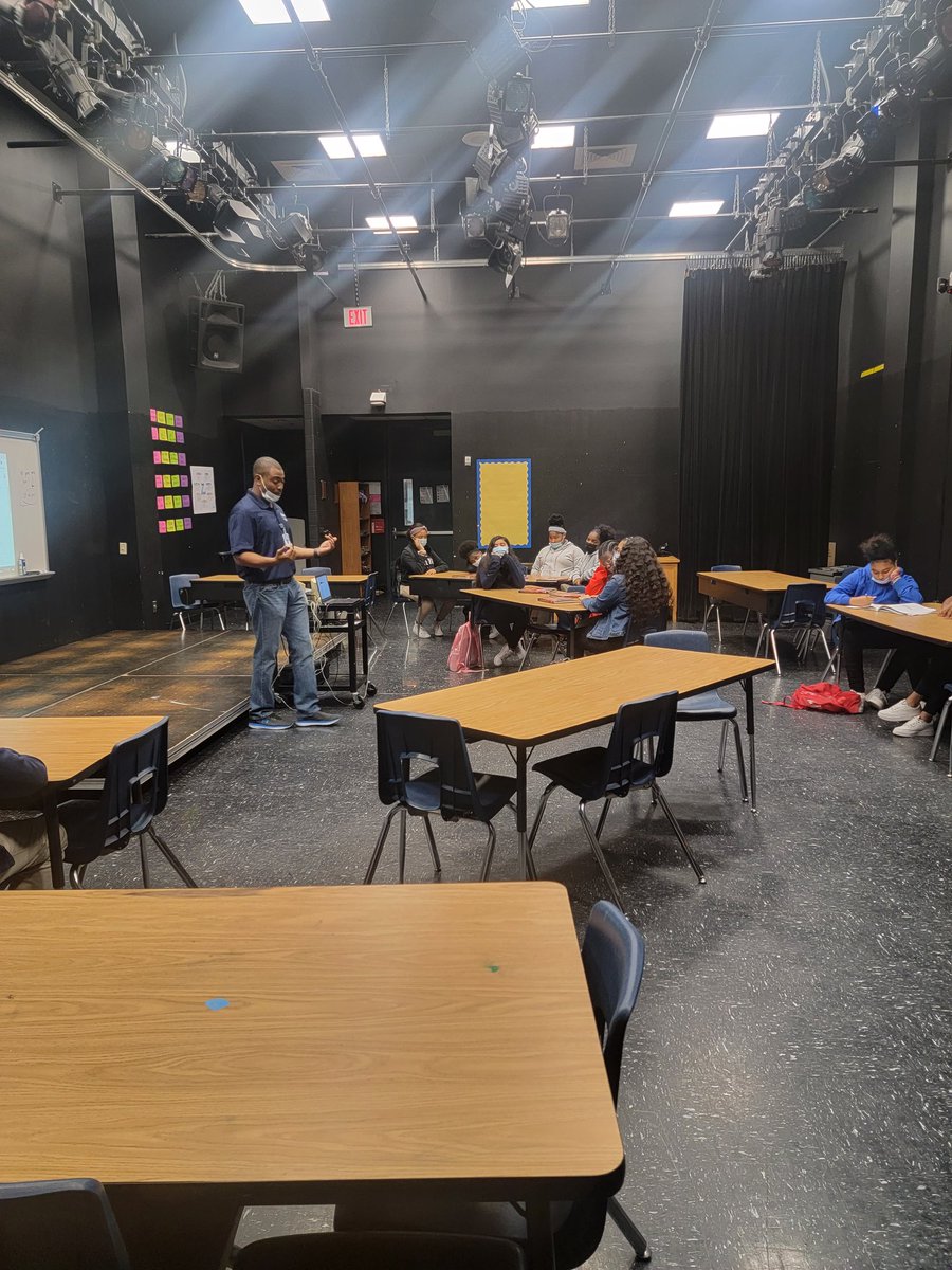 So awesome having the man, the myth, the legend <a href="/PVAJohnny/">Johnny Williams</a> step-in and work with our <a href="/BMSPatriots/">Bammel Middle School</a> Theatre kids today!