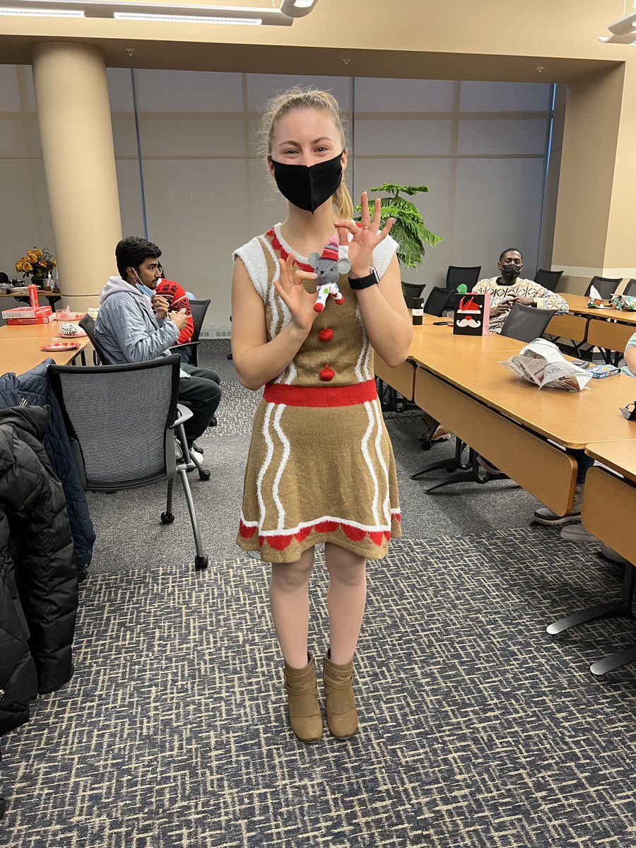 Chan_MRI_Lab's tweet image. Scenes from the Brubaker-Green-Chan Holiday Party. Thank you to @_DougBrubaker @leopoldgreen and @DevaDChan for a great semester and a great time today! On to more experiments, learning, and good times in 2022!