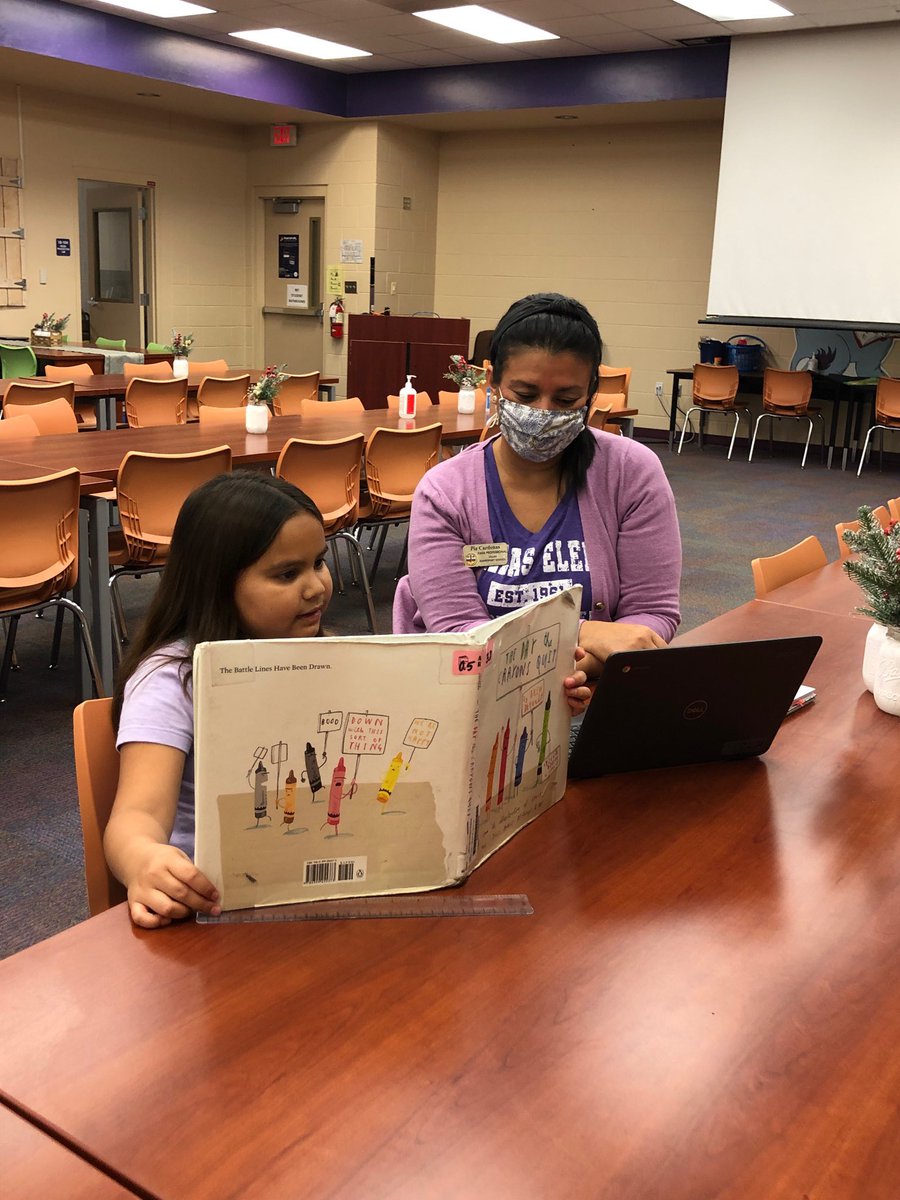 Thank you to everyone who helped create and attended our Holiday Movie Night with over 300 people in attendance! Crafts, AR reading, Currywurst food truck, Holiday Concert and of course a movie!  <a href="/VillasElem/">Villas Elementary</a> <a href="/LeeSchools/">School District of Lee County</a>