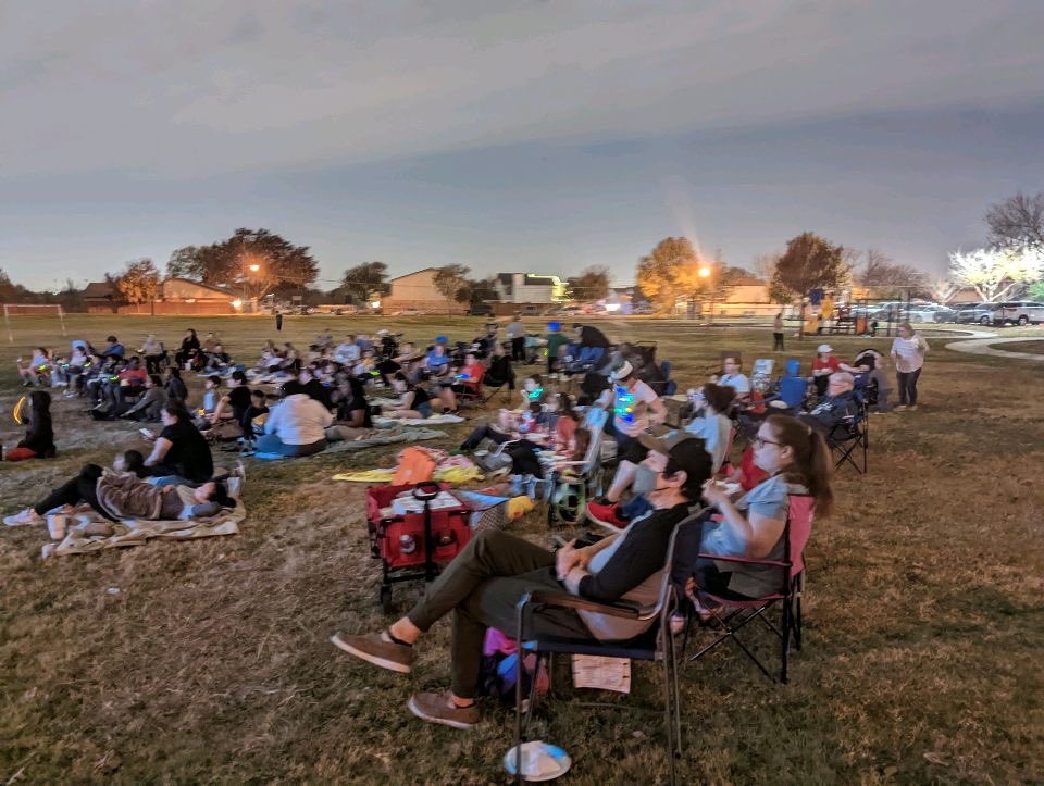 amymillercfb's tweet photo. Country Place Elementary PTA meeting and movie  “Under the Stars”. 75 degrees at movie time! Best.Night.Ever. #ptamemories @CFBISD @DrChapmanCFBISD @CPEtweets #decembertoremember https://t.co/xNxlUFNcqn