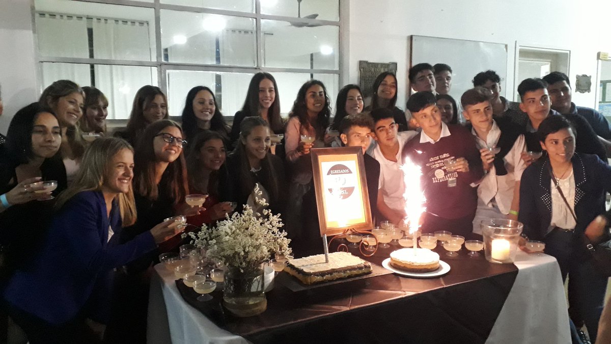 Fer_Aznarez's tweet photo. Una Promo más que se despide del #Luján, excelentes personas, respetuosas, amigables! Se los va a extrañar mucho #Promo21!!! #INSL https://t.co/NUmGh3ljQA