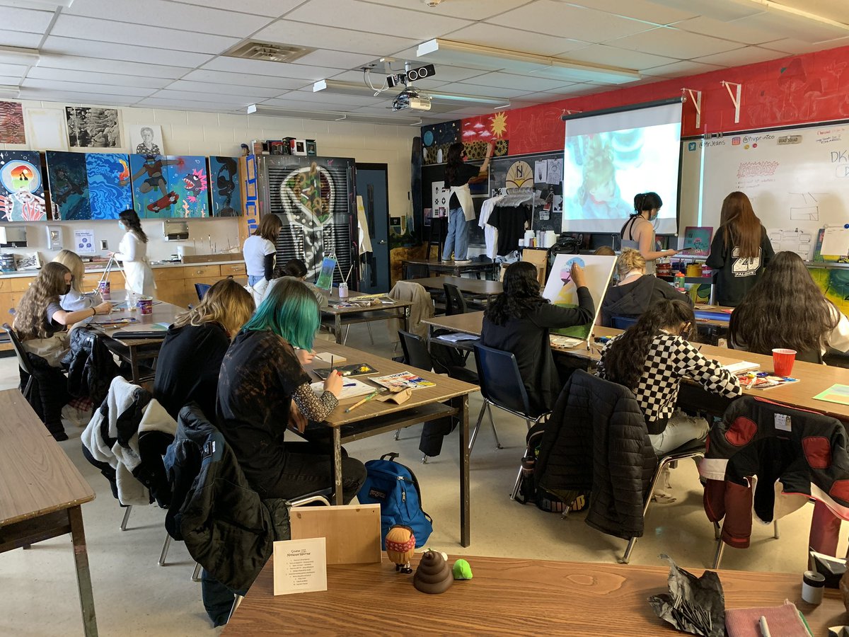 MrJeans's tweet photo. Look at that view! #Studio122 was buzzing with action today. As an educator, having so many students venturing in so many artistic directions is super exciting. I look forward to seeing their artwork again in three weeks! #winterbreak #EML https://t.co/ycXx2aTMrR