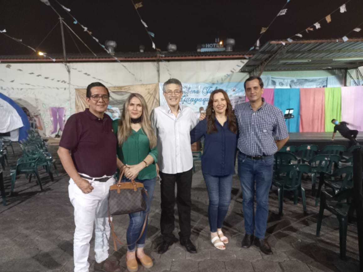 Alfredo36618750's tweet photo. @MarielCordoba_ Con Mariel Córdova y Omar Dominguez tremendos artistas. Un lujo tenerlos como invitados en la Verbena del Archivo Histórico del Guayas 2021. https://t.co/XjFgSbfqbz