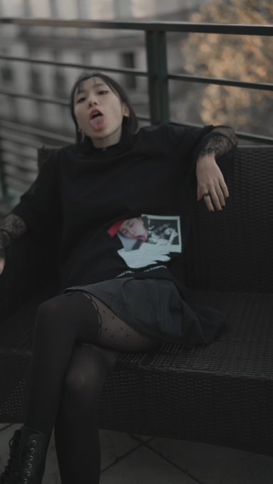 黑? 🖤❤️&zwj;🔥 https://t.co/zugyKsC7gR