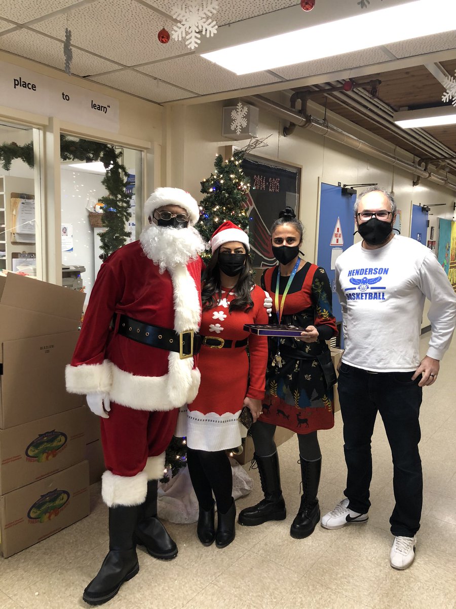 HendersonEleme1's tweet photo. We had special guests today!@VSB39 https://t.co/eT3IzOlR2u