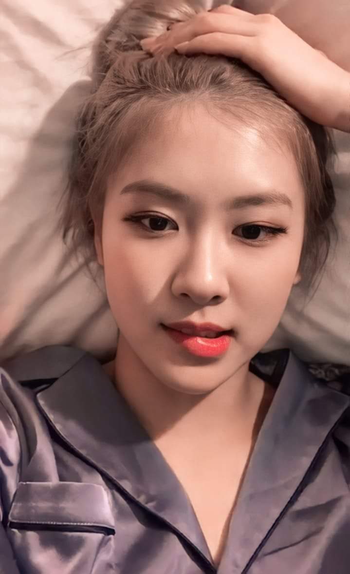 NhuyNhuyy's tweet photo. I vote #MAMAVOTE #rosé https://t.co/dVKWHRQUPM