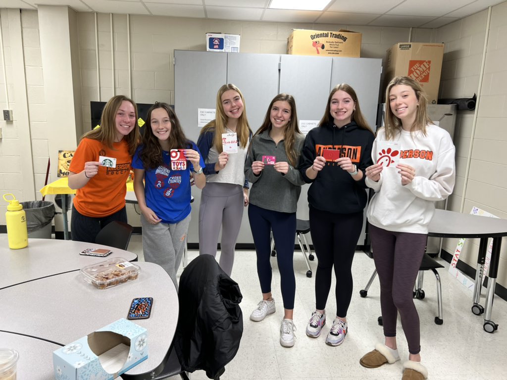 Ms__Weber's tweet photo. @SALTAnderson #TeamWeber did a gift card exchange today before our whole group quality time this morning!🎄 https://t.co/hnlkdCBQuP