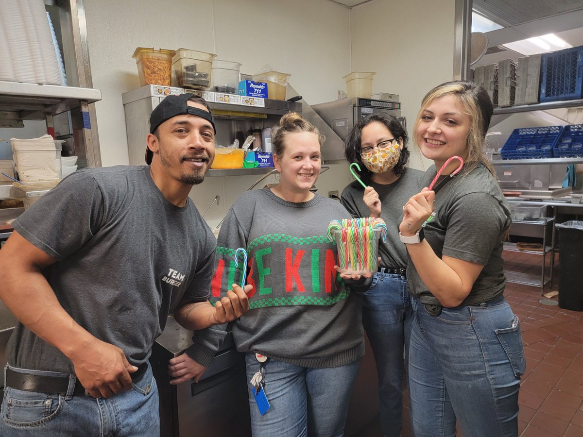 txsamie85's tweet photo. #chilislove for my Team! Bar regulars coming in clutch with a case of canes! #campwisdom #cyaatthecampsite @dougcomings  @Roymascorros https://t.co/uwPiqh5Xo0