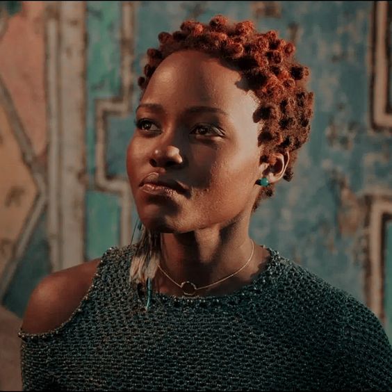Alguém avisa pra Marvel colocar a Nakia como protagonista do Pantera negra 2 já que já que a atriz que faz a Shuri não quer fazer o novo filme