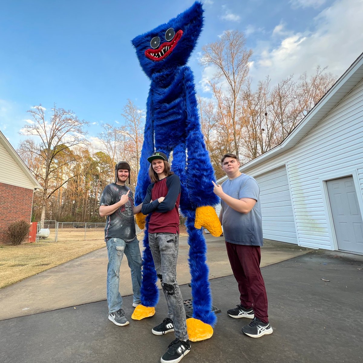 IamPapaDX's tweet photo. we built a LIFE SIZE 12 foot tall Huggy Wuggy, go check out the video ;) https://t.co/2fhom0xCio

and also tag the creator of Poppy's Playtime so he can see it!! @mobgamesstudios https://t.co/dE9vQBZzZm